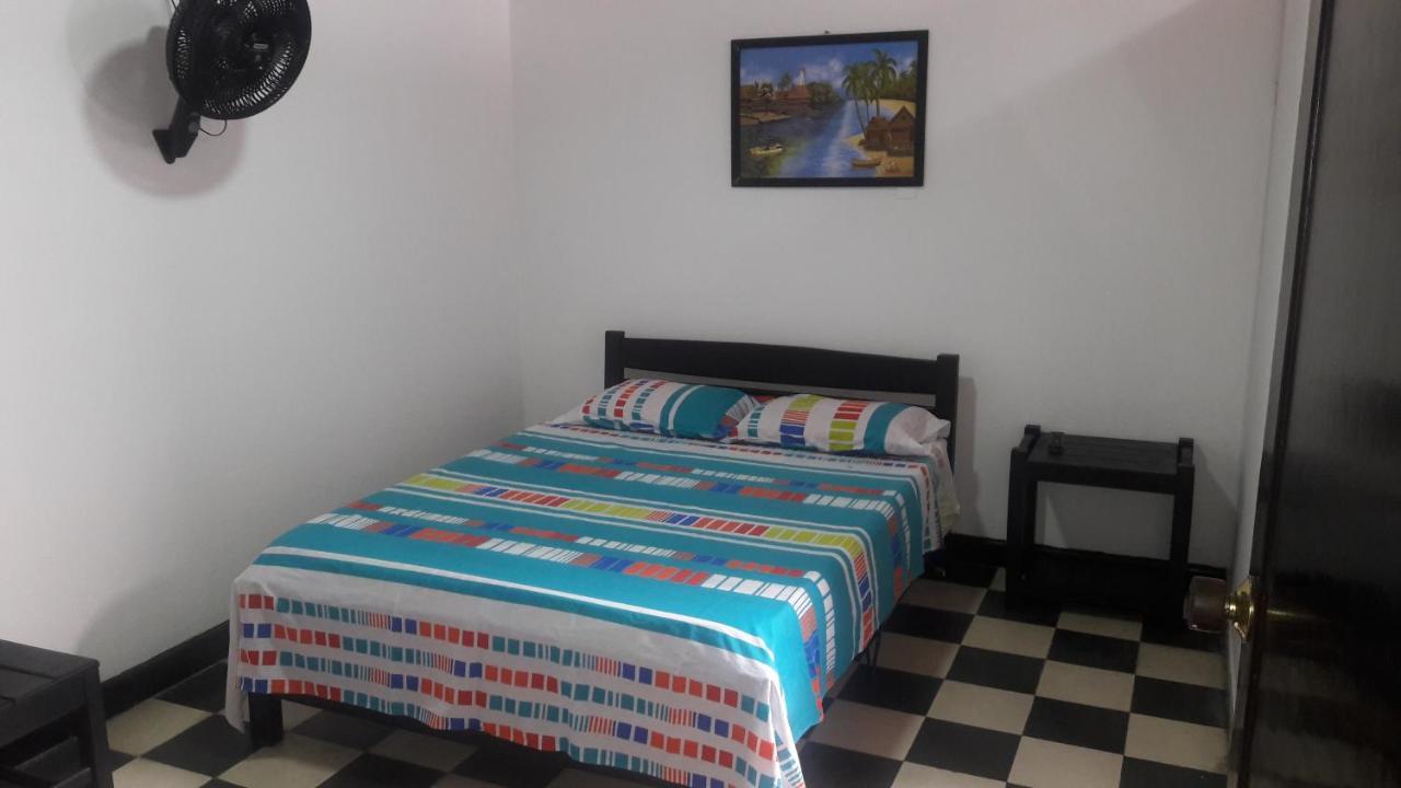 Hospedaje Santa Barbara Buga Buitenkant foto