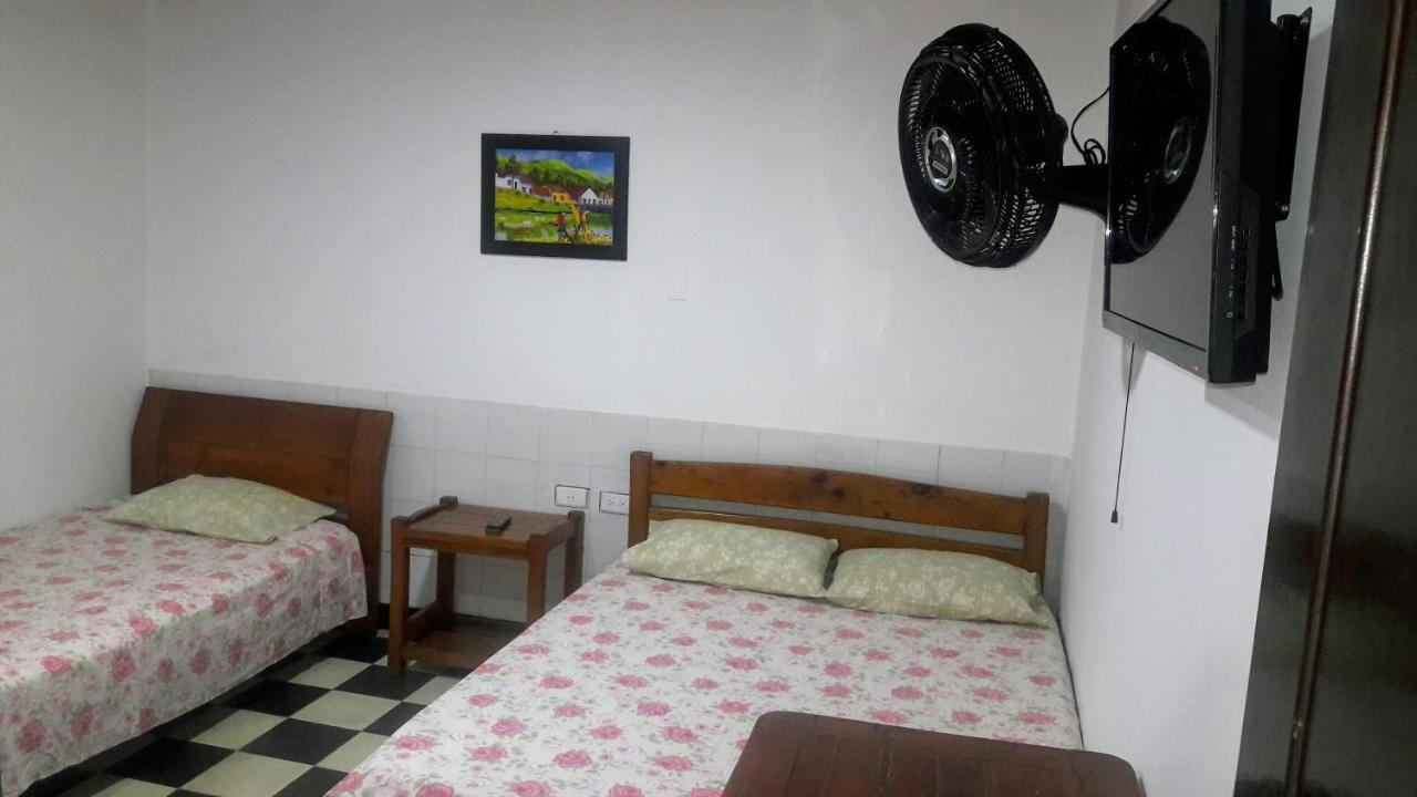 Hospedaje Santa Barbara Buga Buitenkant foto